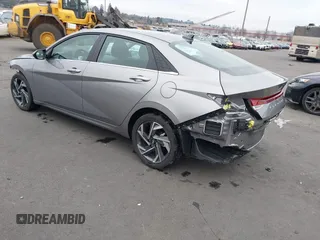 2024 Hyundai Elantra SEL z VIN KMHLS4DG1RU843180, wystawiony jako IAAI lot #41461928 z przebiegiem 514 mil mil oraz . Historia ofert i sprzedaży dostępna na DreamBid. Obrazek 3.