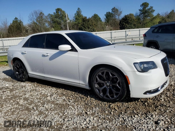 2020 Chrysler 300 S z VIN 2C3CCABG1LH145752, wystawiony jako Copart lot #48786265 z przebiegiem 51 832 mil mil oraz Czysty tytuł • Clean title. Historia ofert i sprzedaży dostępna na DreamBid. Obrazek 4.