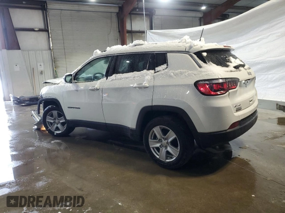 2022 Jeep Compass Latitude with VIN 3C4NJDBB0NT208091, listed as a Copart auction lot 43865705 with 6,761 mi miles and Salvage Title. Bid and sale history available at DreamBid. Image 2.