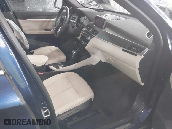 2019 BMW X1 xDrive28i z VIN WBXHT3C56K3H34720, wystawiony jako IAAI lot #42113497 z przebiegiem 64 906 mil mil oraz . Historia ofert i sprzedaży dostępna na DreamBid. Obrazek 5.