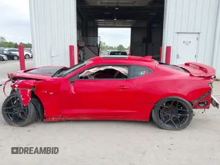 2016 Chevrolet Camaro 2SS с VIN 1G1FH1R74G0181275, выставлен на аукционе IAAI как лот 42321153 с пробегом Не указан миль и . История ставок и продаж доступна на DreamBid. Изображение 15.