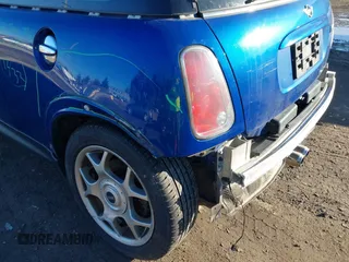 2005 MINI Hardtop S z VIN WMWRE33465TD95588, wystawiony jako IAAI lot #41440652 z przebiegiem 121 363 mil mil oraz . Historia ofert i sprzedaży dostępna na DreamBid. Obrazek 6.