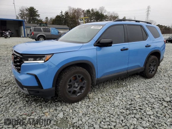 2024 Honda Pilot TrailSport with VIN 5FNYG1H61RB012492, listed as a Copart auction lot 45564925 with 31,860 mi miles and Salvage Title. Bid and sale history available at carsss.com. Image 1.