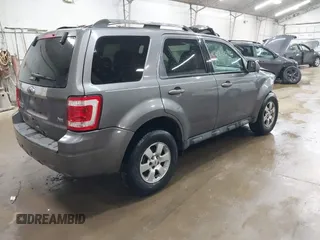 2010 Ford Escape Limited z VIN 1FMCU9EG2AKC17658, wystawiony jako IAAI lot #42430110 z przebiegiem 143 964 mil mil oraz . Historia ofert i sprzedaży dostępna na DreamBid. Obrazek 4.