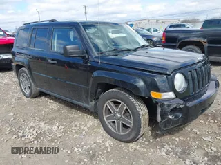 2008 Jeep Patriot Sport with VIN 1J8FF28WX8D775464, listed as a IAAI auction lot 42042232 with 158,428 mi miles. Bid and sale history available at carsss.com. Image 1.