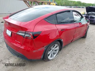 2021 Tesla Model Y Long Range z VIN 5YJYGDEE3MF173321, wystawiony jako IAAI lot #42163343 z przebiegiem 46 569 mil mil oraz . Historia ofert i sprzedaży dostępna na DreamBid. Obrazek 4.