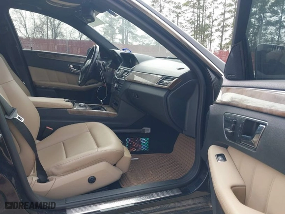 2010 Mercedes-Benz E-Class E 350 Luxury with VIN WDDHF8HB4AA124067, listed as a IAAI auction lot 41564877 with 164,266 mi miles. Bid and sale history available at carsss.com. Image 5.