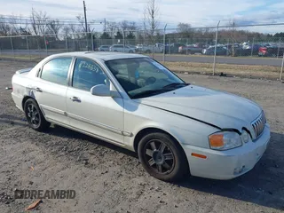 2003 Kia Optima LX z VIN KNAGD128135230517, wystawiony jako IAAI lot #41228338 z przebiegiem 154 946 mil mil oraz . Historia ofert i sprzedaży dostępna na DreamBid. Obrazek 1.