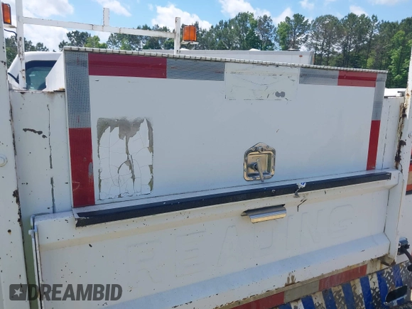 2008 Ford F-350 with VIN 1FDSF30568EB85539, listed as a IAAI auction lot 42207045 with 307,671 mi miles and . Bid and sale history available at DreamBid. Image 19.
