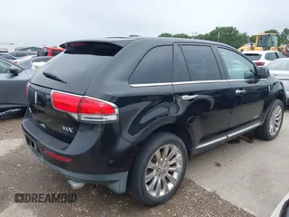 2011 Lincoln MKX z VIN 2LMDJ6JK2BBJ11331, wystawiony jako IAAI lot #42374155 z przebiegiem 196 576 mil mil oraz . Historia ofert i sprzedaży dostępna na DreamBid. Obrazek 4.