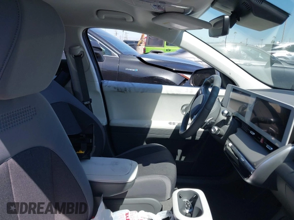 2024 Hyundai Ioniq 5 SEL z VIN KM8KN4DE6RU310727, wystawiony jako IAAI lot #42073602 z przebiegiem 5 966 mil mil oraz . Historia ofert i sprzedaży dostępna na DreamBid. Obrazek 5.