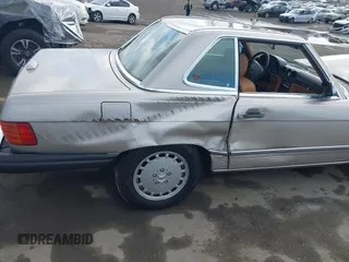 1988 Mercedes-Benz 560 with VIN WDBBA48D4JA080448, listed as a IAAI auction lot 40978039 with 40,237 mi miles. Bid and sale history available at carsss.com. Image 19.
