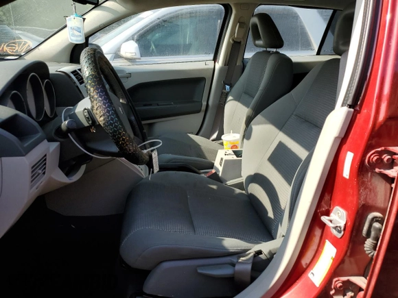 2007 Dodge Caliber SXT z VIN 1B3HB48B97D202527, wystawiony jako Copart lot #57245085 z przebiegiem 133 366 mil mil oraz Szkoda całkowita • Salvage title. Historia ofert i sprzedaży dostępna na DreamBid. Obrazek 7.