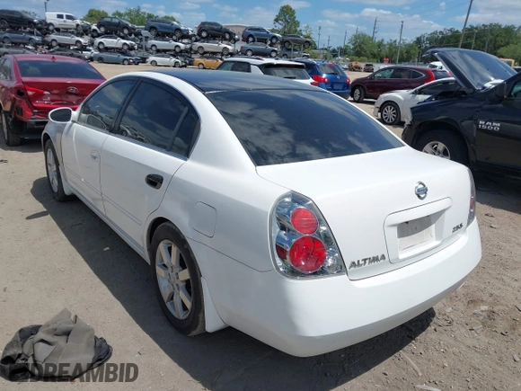 2005 Nissan Altima 2.5 S with VIN 1N4AL11EX5C323608, listed as a IAAI auction lot 41962367 with 160,026 mi miles. Bid and sale history available at carsss.com. Image 3.