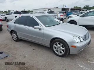 2003 Mercedes-Benz C 240 z VIN WDBRF61J33F316315, wystawiony jako IAAI lot #42275685 z przebiegiem 6 207 mil mil oraz . Historia ofert i sprzedaży dostępna na DreamBid. Obrazek 1.