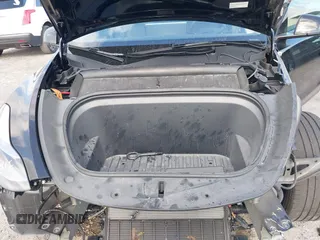 2024 Tesla Model Y Long Range z VIN 7SAYGDEE9RA293261, wystawiony jako IAAI lot #42118735 z przebiegiem 11 454 mil mil oraz . Historia ofert i sprzedaży dostępna na DreamBid. Obrazek 10.