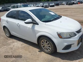 2017 Chevrolet Sonic LT z VIN 1G1JD5SB4H4104587, wystawiony jako IAAI lot #42539118 z przebiegiem 128 069 mil mil oraz . Historia ofert i sprzedaży dostępna na DreamBid. Obrazek 1.