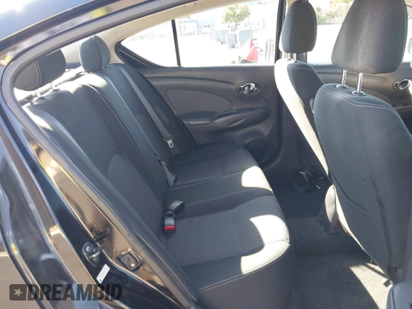 2016 Nissan Versa S z VIN 3N1CN7APXGL828172, wystawiony jako IAAI lot #40830717 z przebiegiem 53 910 mil mil oraz . Historia ofert i sprzedaży dostępna na DreamBid. Obrazek 8.