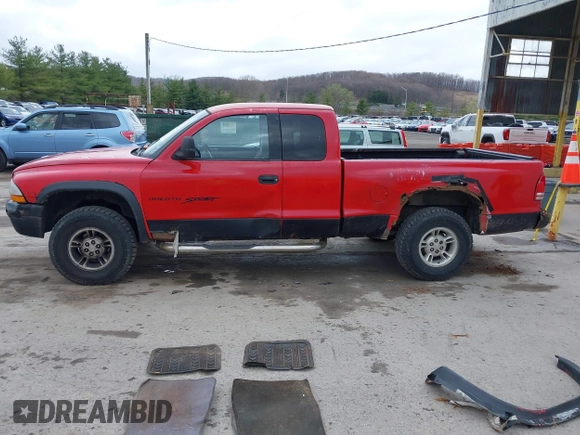 1998 Dodge Dakota SLT with VIN 1B7GG22Y1WS519712, listed as a IAAI auction lot 41913541 with 232,892 mi miles. Bid and sale history available at carsss.com. Image 6.