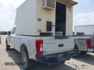 2019 Ford Super Duty F-250 SRW XL with VIN 1FT7X2B67KEC10592, listed as a IAAI auction lot 42135477 with 211,401 mi miles. Bid and sale history available at carsss.com. Image 3.