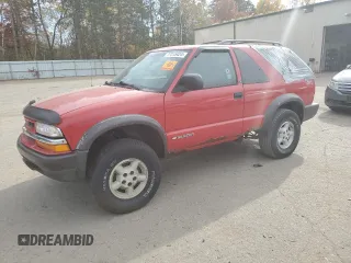 2000 Chevrolet Blazer LS z VIN 1GNCT18W8YK155812, wystawiony jako Copart lot #77315424 z przebiegiem 151 418 mil mil oraz Czysty tytuł • Clean title. Historia ofert i sprzedaży dostępna na DreamBid. Obrazek 1.