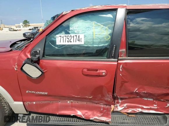 2002 Ford Explorer XLT with VIN 1FMDU73E72ZB96986, listed as a Copart auction lot 71752174 with Not Provided miles and Salvage Title. Bid and sale history available at DreamBid. Image 7.