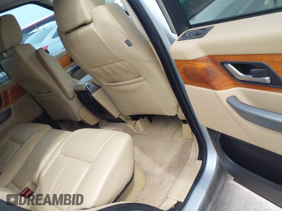 2008 Land Rover Range Rover Sport HSE z VIN SALSK25458A120952, wystawiony jako IAAI lot #42268358 z przebiegiem 215 001 mil mil oraz . Historia ofert i sprzedaży dostępna na DreamBid. Obrazek 8.