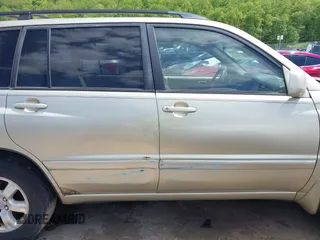 2003 Toyota Highlander z VIN JTEHF21A030137539, wystawiony jako IAAI lot #42196656 z przebiegiem 259 112 mil mil oraz . Historia ofert i sprzedaży dostępna na DreamBid. Obrazek 6.