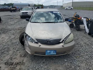 2005 Toyota Camry STD z VIN 4T1BE32K85U098314, wystawiony jako Copart lot #51684685 z przebiegiem 232 792 mil mil oraz Szkoda całkowita • Salvage title. Historia ofert i sprzedaży dostępna na DreamBid. Obrazek 5.