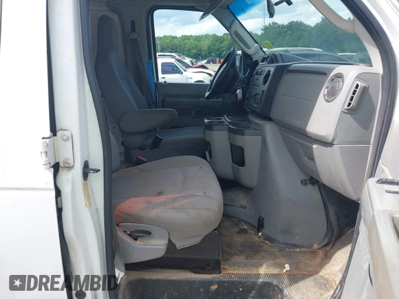 2011 Ford Econoline Cargo Commercial z VIN 1FTNE2EW4BDB15566, wystawiony jako IAAI lot #42344830 z przebiegiem 165 580 mil mil oraz . Historia ofert i sprzedaży dostępna na DreamBid. Obrazek 5.