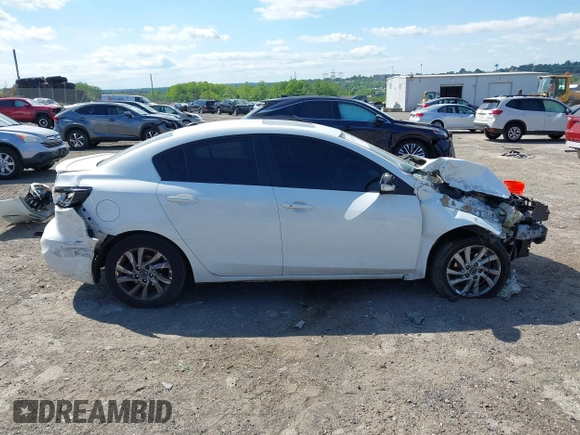 2013 Mazda 3 i Grand Touring z VIN JM1BL1WP1D1726847, wystawiony jako IAAI lot #42302876 z przebiegiem 158 837 mil mil oraz . Historia ofert i sprzedaży dostępna na DreamBid. Obrazek 14.