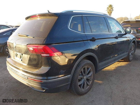 2022 Volkswagen Tiguan SE with VIN 3VV3B7AX1NM083939, listed as a IAAI auction lot 41158579 with 77,111 mi miles. Bid and sale history available at carsss.com. Image 4.