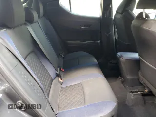 2022 Toyota C-HR XLE z VIN NMTKHMBX9NR141168, wystawiony jako Copart lot #50906365 z przebiegiem 44 268 mil mil oraz Tytuł czysty. Historia ofert i sprzedaży dostępna na DreamBid. Obrazek 10.