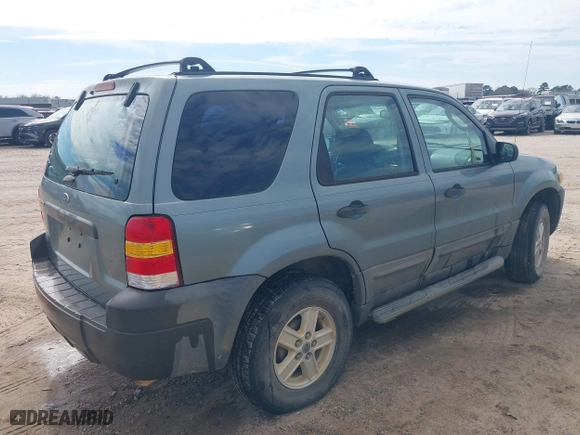 2007 Ford Escape XLS with VIN 1FMYU02Z57KB59268, listed as a IAAI auction lot 41585368 with 195,227 mi miles. Bid and sale history available at carsss.com. Image 4.