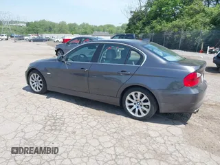 2006 BMW 3 Series 330xi z VIN WBAVD33526KV66724, wystawiony jako IAAI lot #42245554 z przebiegiem 221 017 mil mil oraz . Historia ofert i sprzedaży dostępna na DreamBid. Obrazek 3.