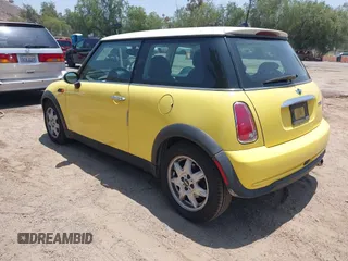 2006 MINI Hardtop с VIN WMWRC33576TK65655, выставлен на аукционе IAAI как лот 42453780 с пробегом 42 960 миль миль и . История ставок и продаж доступна на DreamBid. Изображение 3.