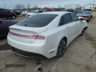 2019 Lincoln MKZ Hybrid Reserve II z VIN 3LN6L5MU1KR631351, wystawiony jako IAAI lot #41522333 z przebiegiem 82 839 mil mil oraz . Historia ofert i sprzedaży dostępna na DreamBid. Obrazek 4.