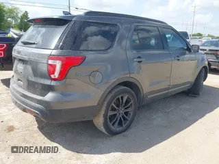 2017 Ford Explorer XLT z VIN 1FM5K7D80HGB90292, wystawiony jako IAAI lot #42548449 z przebiegiem 53 833 mil mil oraz . Historia ofert i sprzedaży dostępna na DreamBid. Obrazek 4.