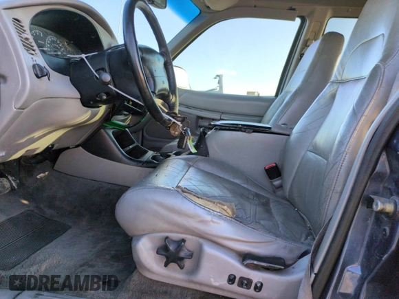 2000 Ford Explorer XLT with VIN 1FMZU83P4YUA57305, listed as a Copart auction lot 45678075 with 237,249 mi miles and Salvage title. Bid and sale history available at DreamBid. Image 7.