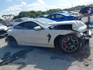 2022 BMW M8 Competition z VIN WBSAE0C02NCH10522, wystawiony jako IAAI lot #41321013 z przebiegiem 44 389 mil mil oraz . Historia ofert i sprzedaży dostępna na DreamBid. Obrazek 12.