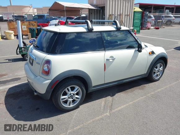 2012 MINI Hardtop с VIN WMWSU3C50CT255544, выставлен на аукционе IAAI как лот 42533243 с пробегом 102 422 миль миль и . История ставок и продаж доступна на DreamBid. Изображение 4.