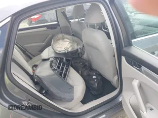 2017 Volkswagen Passat S z VIN 1VWAT7A38HC043814, wystawiony jako IAAI lot #42216077 z przebiegiem 178 418 mil mil oraz . Historia ofert i sprzedaży dostępna na DreamBid. Obrazek 8.