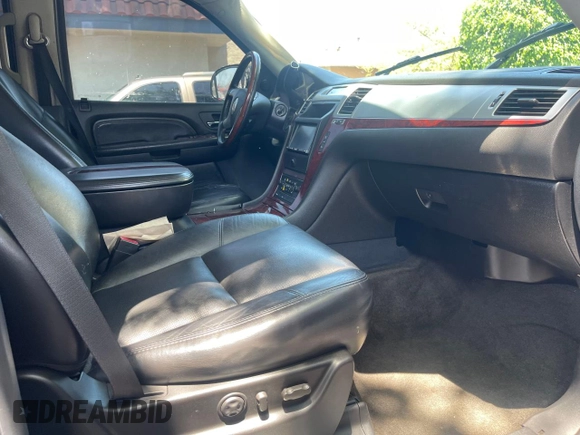 2007 Cadillac Escalade z VIN 1GYFK63847R329003, wystawiony jako Copart lot #62036565 z przebiegiem 188 730 mil mil oraz Czysty tytuł • Clean title. Historia ofert i sprzedaży dostępna na DreamBid. Obrazek 5.