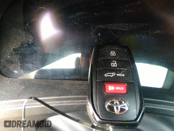 2024 Toyota Highlander XLE z VIN 5TDAAAA51RS004067, wystawiony jako IAAI lot #41421260 z przebiegiem 33 536 mil mil oraz . Historia ofert i sprzedaży dostępna na DreamBid. Obrazek 11.