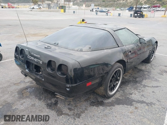 1992 Chevrolet Corvette z VIN 1G1YY23P8N5110765, wystawiony jako IAAI lot #42034616 z przebiegiem Nie podano mil oraz . Historia ofert i sprzedaży dostępna na DreamBid. Obrazek 4.