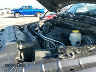 2017 Ram 1500 Big Horn z VIN 1C6RR6LT4HS723797, wystawiony jako IAAI lot #42424444 z przebiegiem 104 999 mil mil oraz . Historia ofert i sprzedaży dostępna na DreamBid. Obrazek 20.