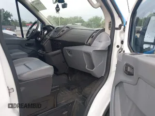 2018 Ford Transit z VIN 1FTYR2CM0JKB10510, wystawiony jako IAAI lot #42403132 z przebiegiem 97 056 mil mil oraz . Historia ofert i sprzedaży dostępna na DreamBid. Obrazek 5.