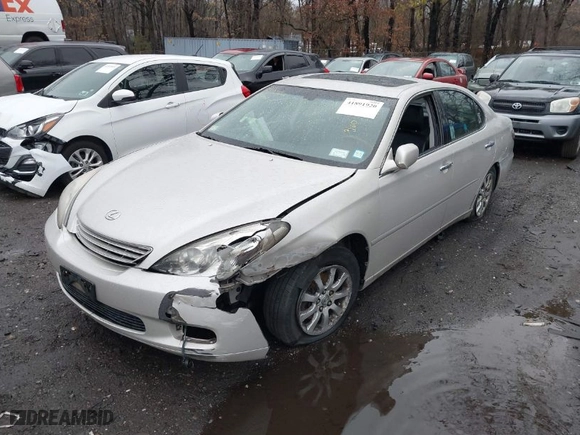 2002 Lexus ES 300 with VIN JTHBF30G920014180, listed as a IAAI auction lot 41891920 with 196,984 mi miles. Bid and sale history available at carsss.com. Image 2.