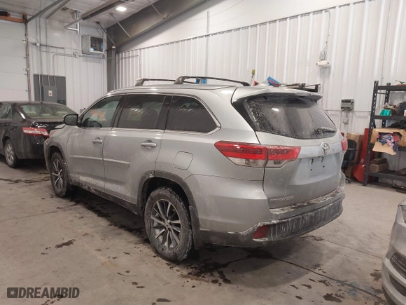 2019 Toyota Highlander SE with VIN 5TDJZRFHXKS578537, listed as a IAAI auction lot 41617419 with 127,877 mi miles. Bid and sale history available at carsss.com. Image 3.