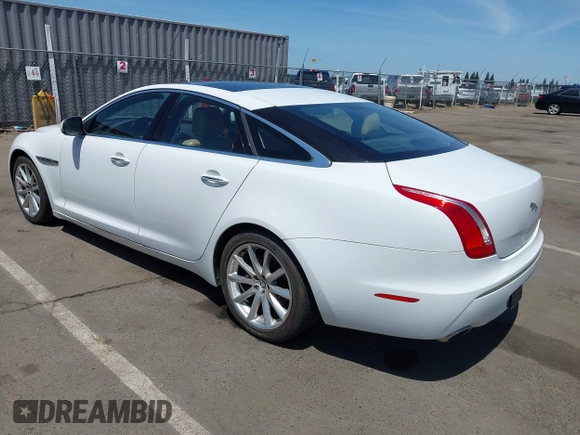 2012 Jaguar XJ z VIN SAJWA1CB4CLV33824, wystawiony jako IAAI lot #42279485 z przebiegiem 147 376 mil mil oraz . Historia ofert i sprzedaży dostępna na DreamBid. Obrazek 3.